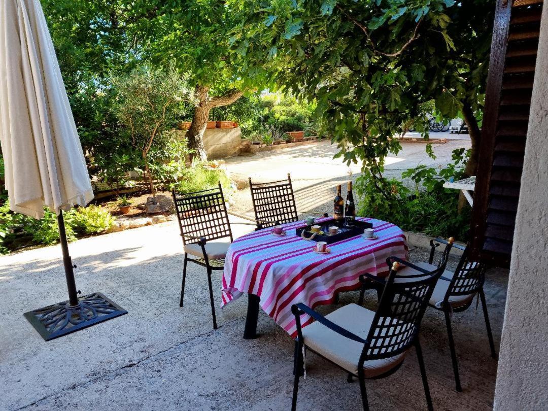 Villa Agava Vrboska Exterior photo